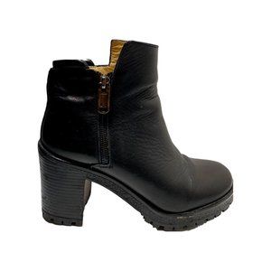 Lui Jo - Black Leather Lug Sole Booties